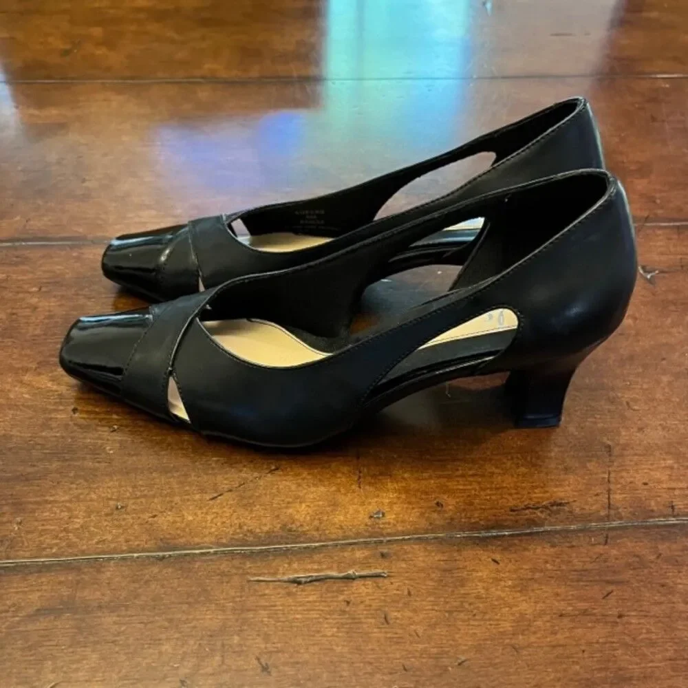Life Stride Superb Women's Black Heels Cut out sides Patent Leather Size 8